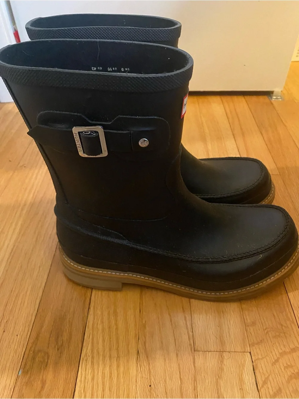 Hunter Men’s size 10 Black Rain Boots with Brown Sole